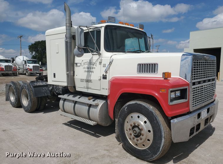 image for item GM9292 1989 Ford LTL9000  semi truck