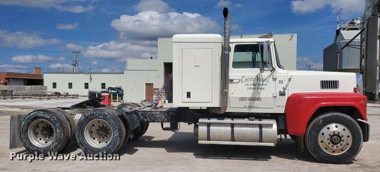 image for item GM9292 1989 Ford LTL9000  semi truck