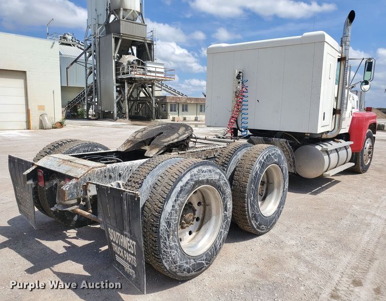 image for item GM9292 1989 Ford LTL9000  semi truck