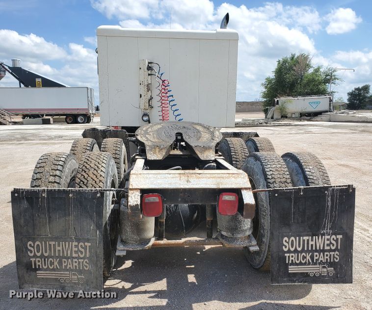 image for item GM9292 1989 Ford LTL9000  semi truck