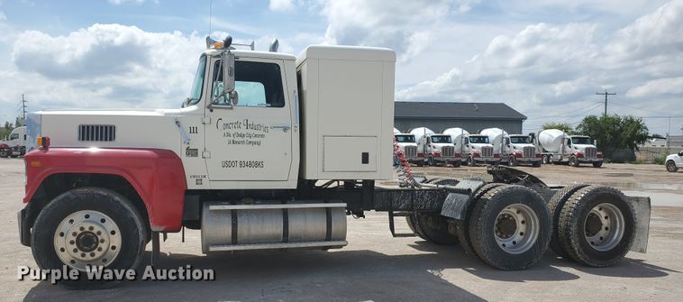 image for item GM9292 1989 Ford LTL9000  semi truck