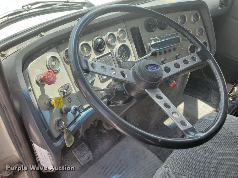 image for item GM9292 1989 Ford LTL9000  semi truck