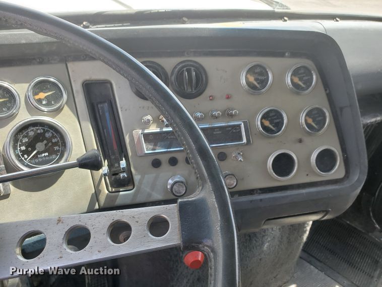 image for item GM9292 1989 Ford LTL9000  semi truck