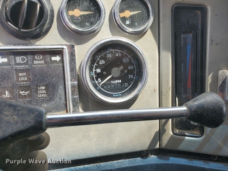 image for item GM9292 1989 Ford LTL9000  semi truck