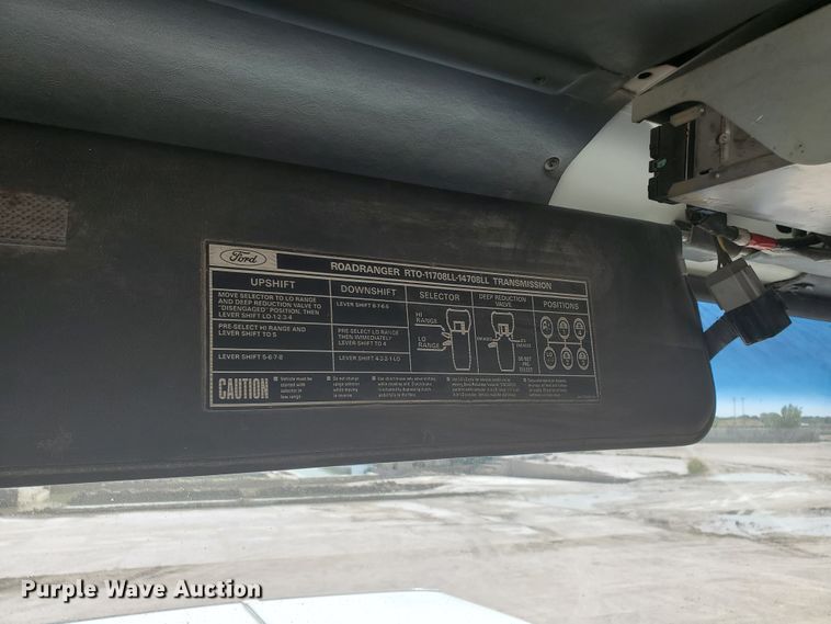 image for item GM9292 1989 Ford LTL9000  semi truck