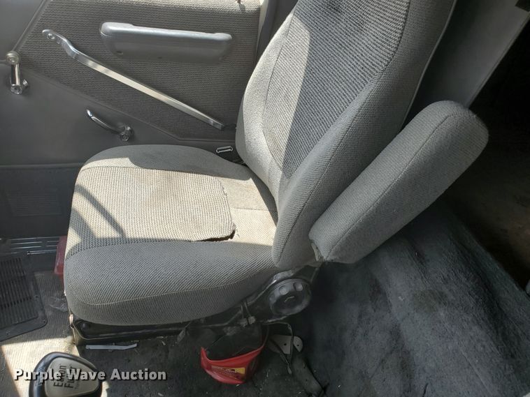 image for item GM9292 1989 Ford LTL9000  semi truck