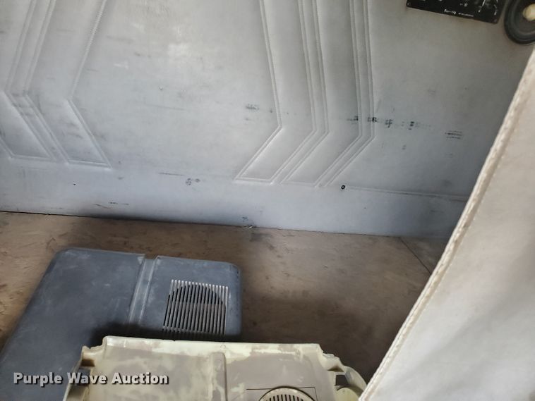 image for item GM9292 1989 Ford LTL9000  semi truck