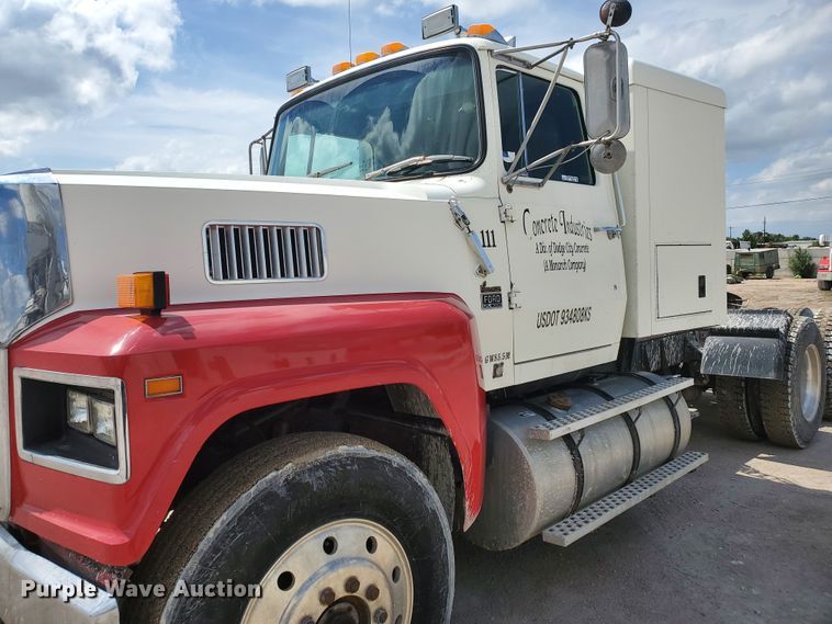 image for item GM9292 1989 Ford LTL9000  semi truck