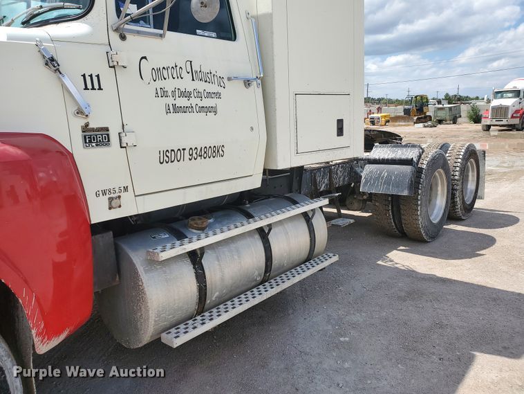 image for item GM9292 1989 Ford LTL9000  semi truck