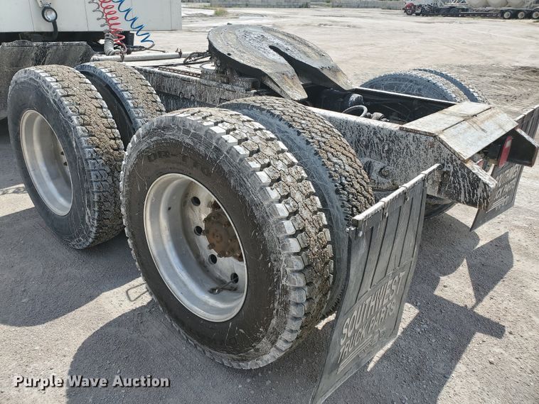 image for item GM9292 1989 Ford LTL9000  semi truck