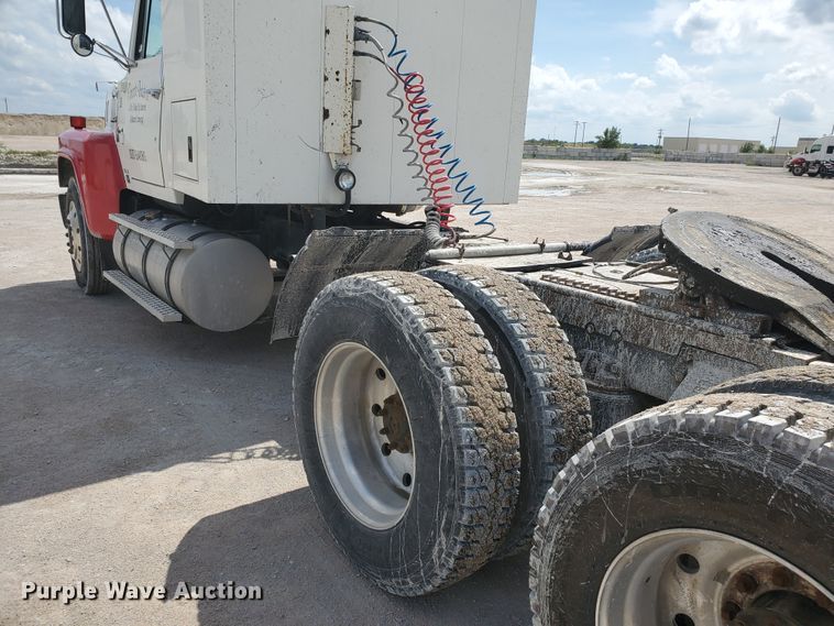 image for item GM9292 1989 Ford LTL9000  semi truck