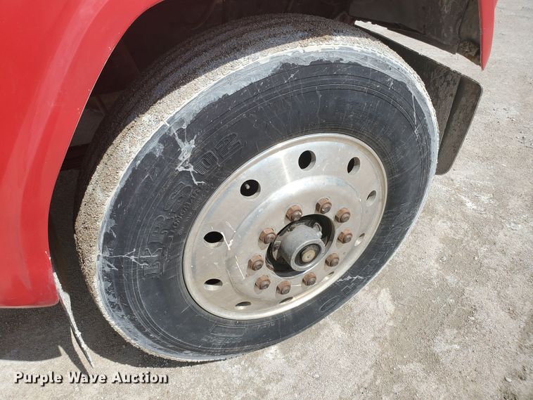 image for item GM9292 1989 Ford LTL9000  semi truck