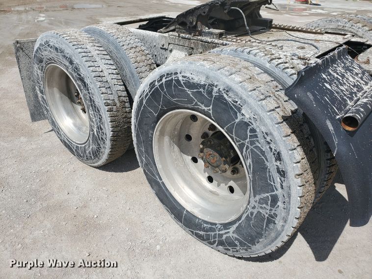 image for item GM9292 1989 Ford LTL9000  semi truck