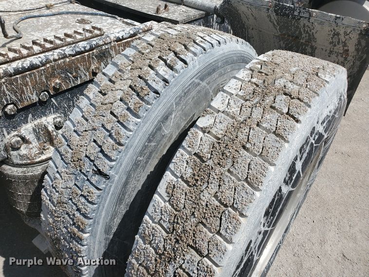 image for item GM9292 1989 Ford LTL9000  semi truck