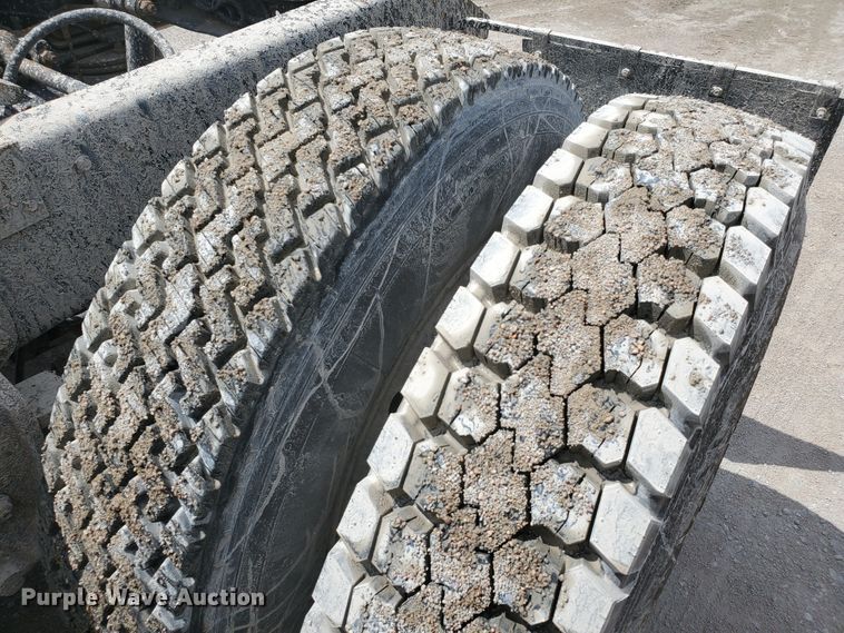 image for item GM9292 1989 Ford LTL9000  semi truck