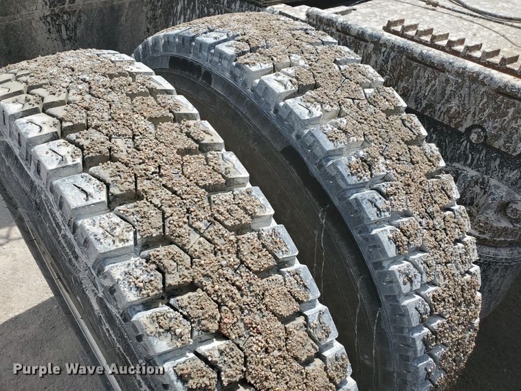 image for item GM9292 1989 Ford LTL9000  semi truck