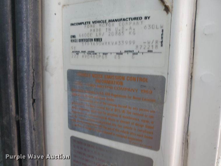 image for item GM9292 1989 Ford LTL9000  semi truck