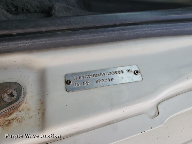 image for item GM9292 1989 Ford LTL9000  semi truck