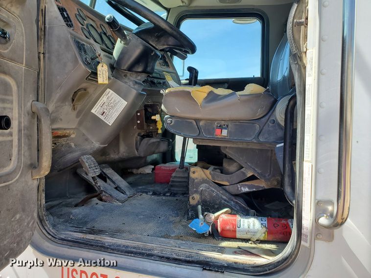 image for item GM9294 2008 Peterbilt 365  ready mix truck