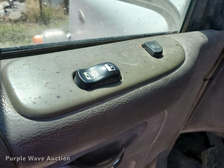 image for item GM9294 2008 Peterbilt 365  ready mix truck