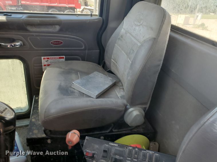 image for item GM9294 2008 Peterbilt 365  ready mix truck