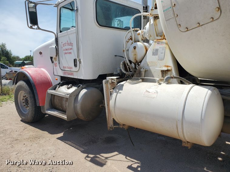 image for item GM9294 2008 Peterbilt 365  ready mix truck