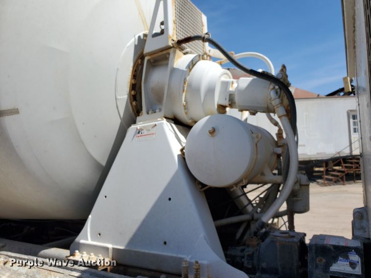 image for item GM9294 2008 Peterbilt 365  ready mix truck