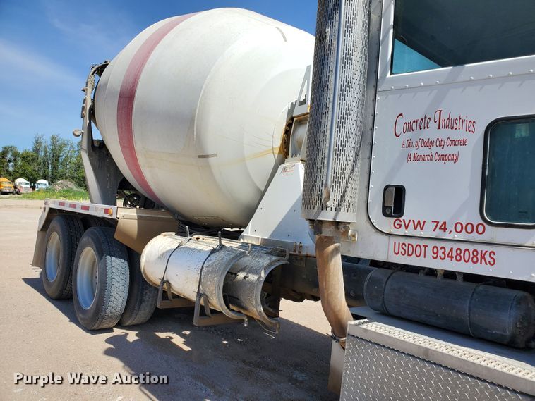 image for item GM9294 2008 Peterbilt 365  ready mix truck