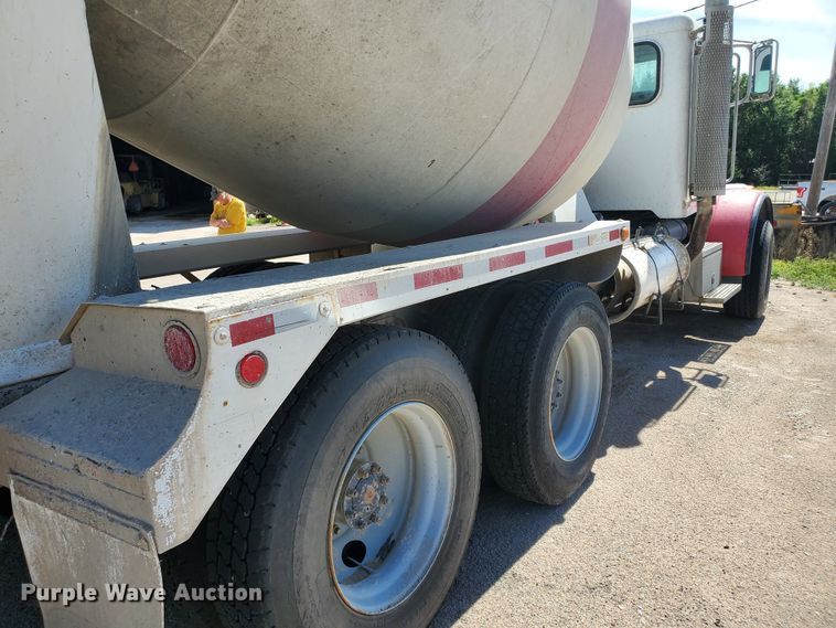 image for item GM9294 2008 Peterbilt 365  ready mix truck