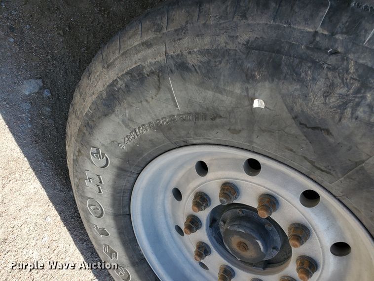 image for item GM9294 2008 Peterbilt 365  ready mix truck