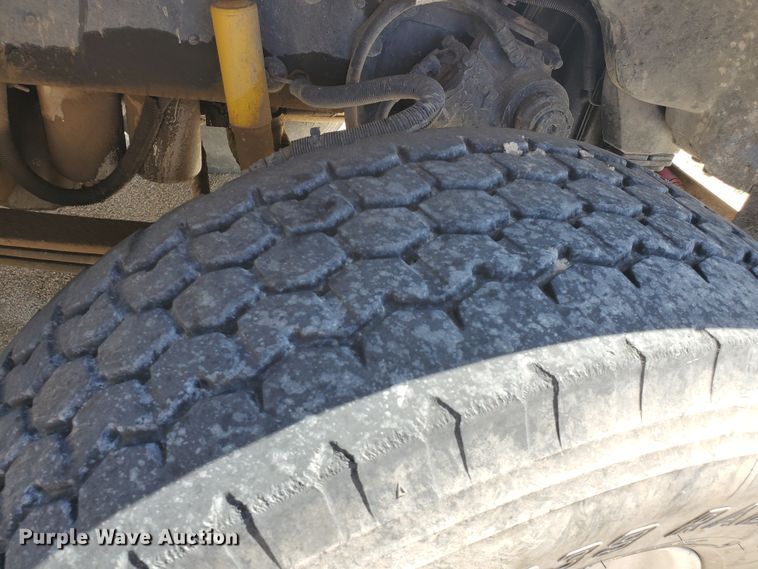 image for item GM9294 2008 Peterbilt 365  ready mix truck