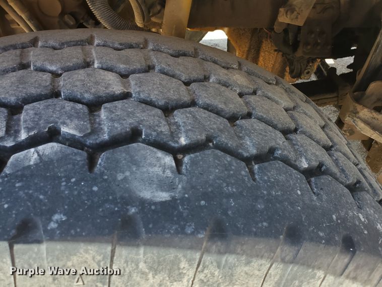 image for item GM9294 2008 Peterbilt 365  ready mix truck