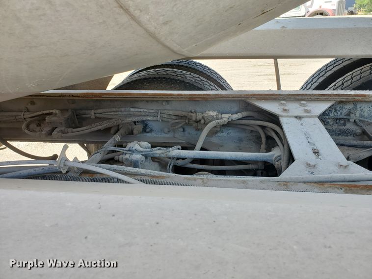 image for item GM9294 2008 Peterbilt 365  ready mix truck