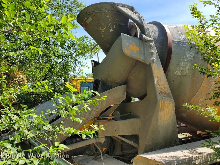 image for item GM9295 1999 Sterling L-Line  ready mix truck