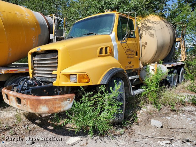 image for item GM9296 1998 Ford LT8000  ready mix truck