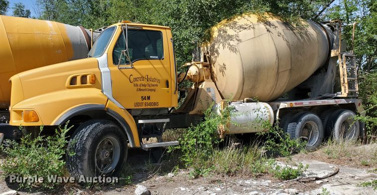 image for item GM9296 1998 Ford LT8000  ready mix truck