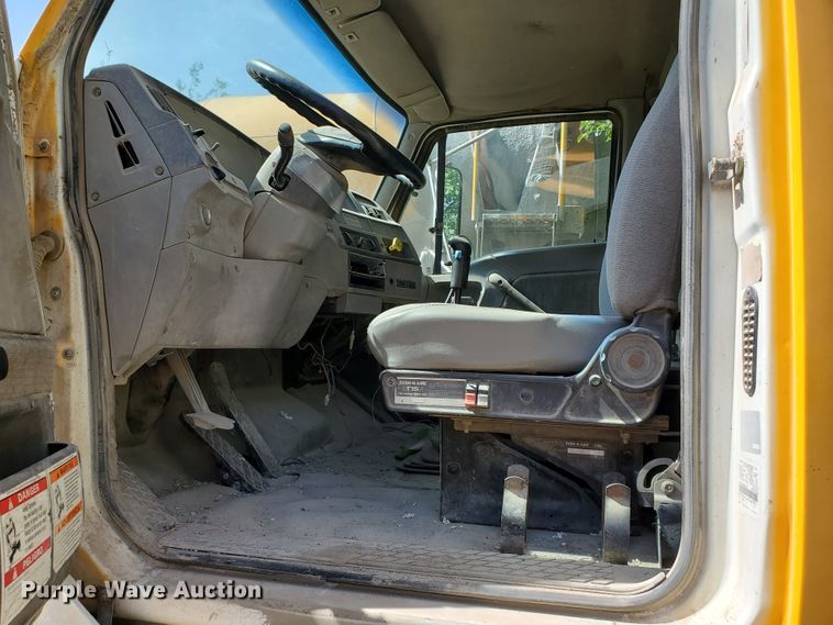 image for item GM9296 1998 Ford LT8000  ready mix truck