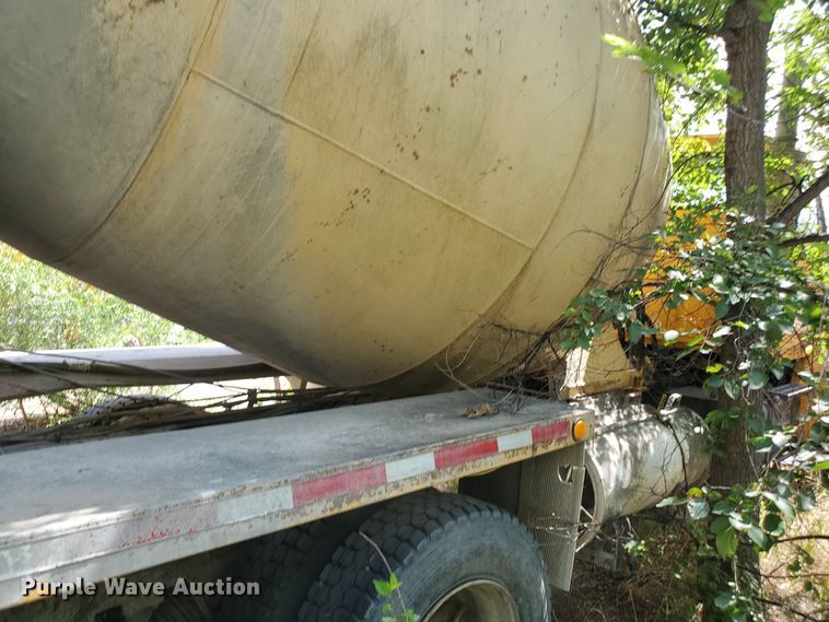 image for item GM9296 1998 Ford LT8000  ready mix truck