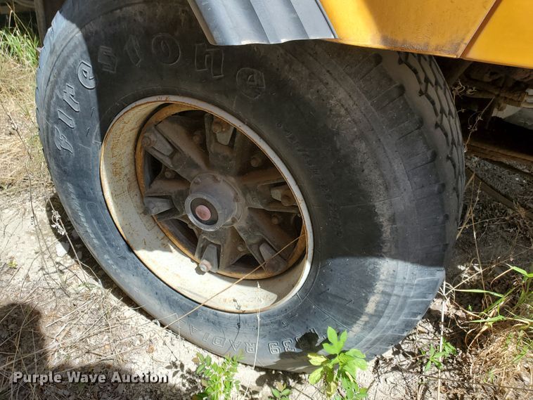 image for item GM9296 1998 Ford LT8000  ready mix truck