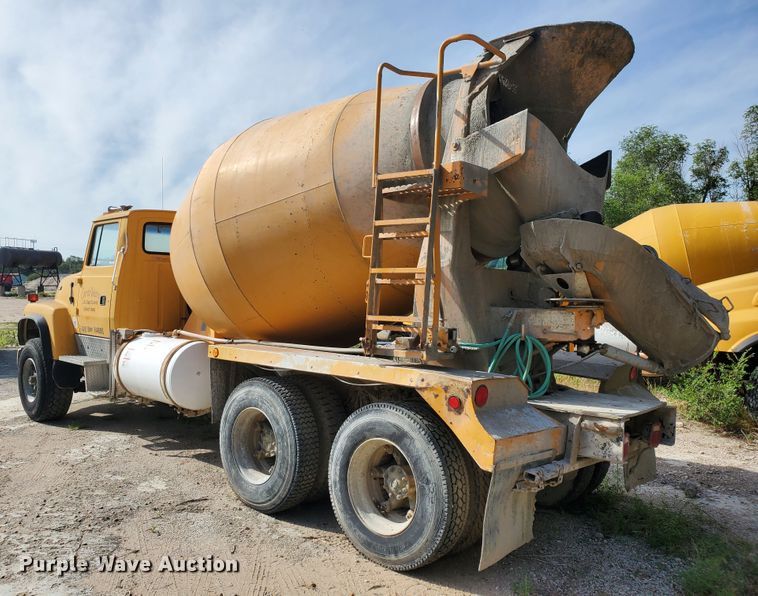 image for item GM9297 1995 Ford L8000  ready mix truck