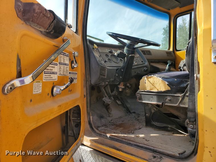 image for item GM9297 1995 Ford L8000  ready mix truck