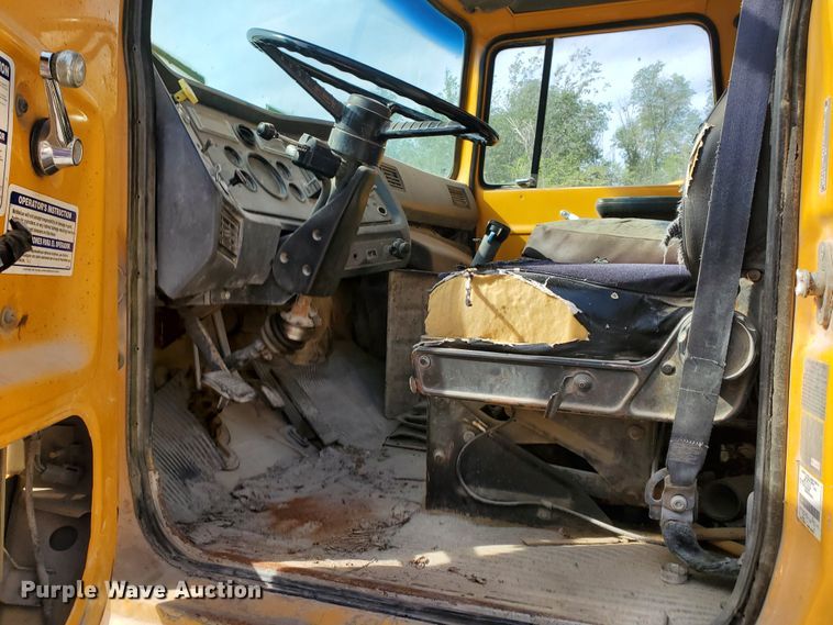 image for item GM9297 1995 Ford L8000  ready mix truck