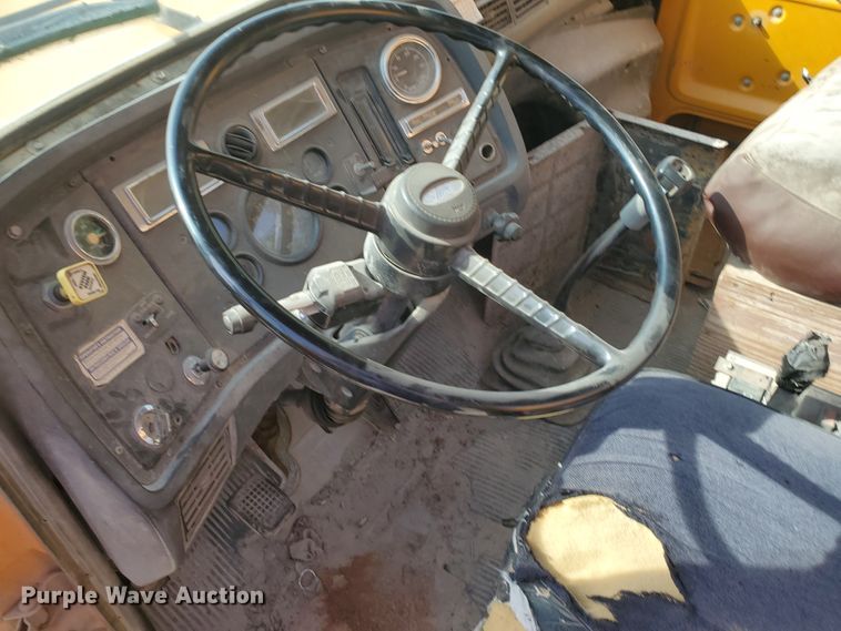 image for item GM9297 1995 Ford L8000  ready mix truck