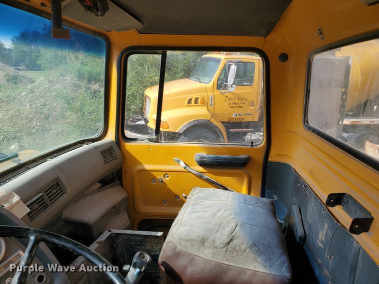 image for item GM9297 1995 Ford L8000  ready mix truck