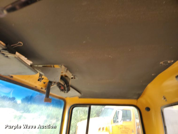 image for item GM9297 1995 Ford L8000  ready mix truck