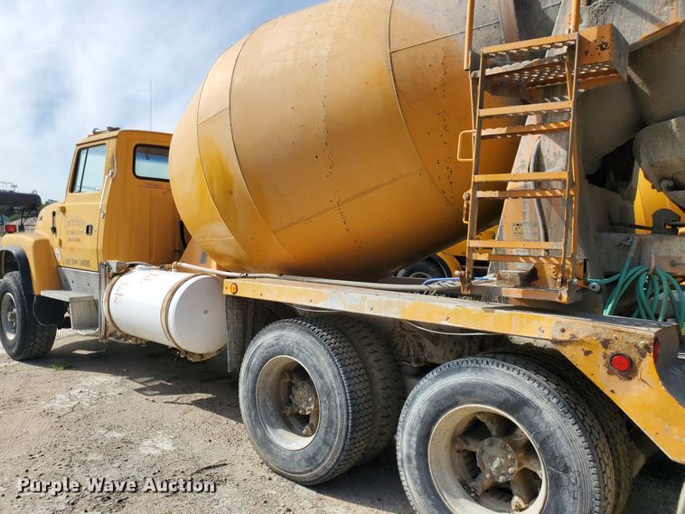 image for item GM9297 1995 Ford L8000  ready mix truck
