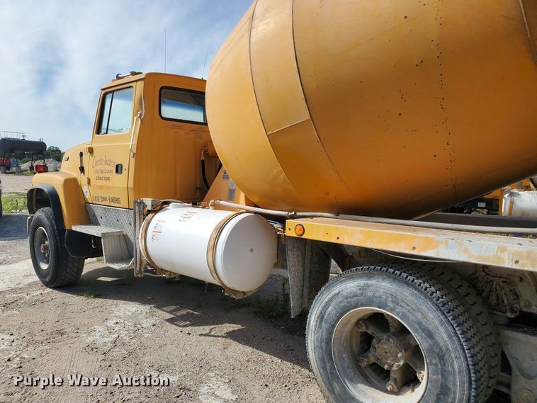 image for item GM9297 1995 Ford L8000  ready mix truck