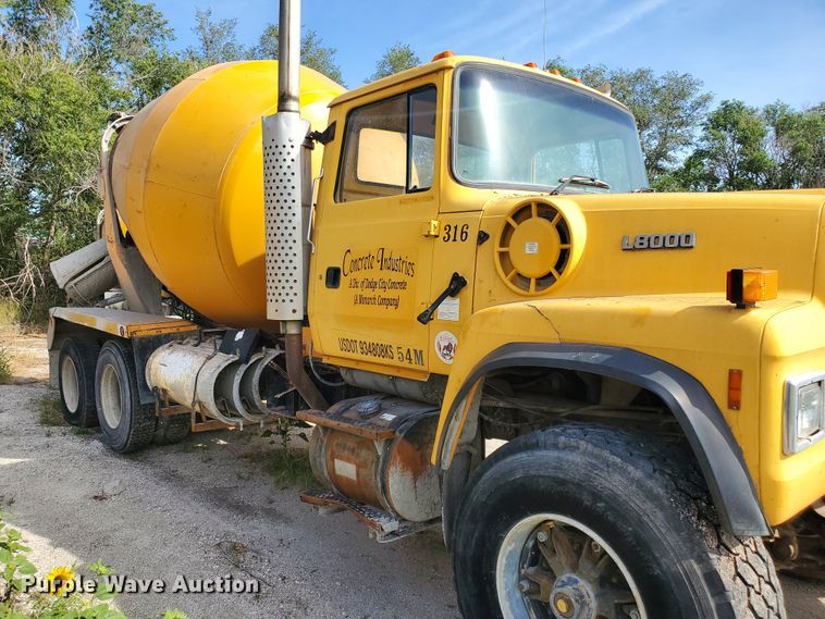 image for item GM9297 1995 Ford L8000  ready mix truck