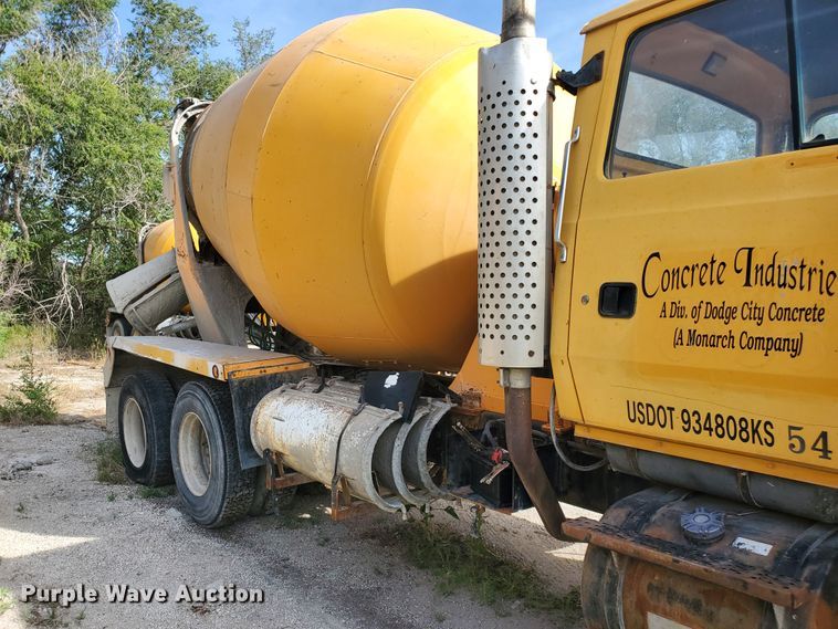 image for item GM9297 1995 Ford L8000  ready mix truck