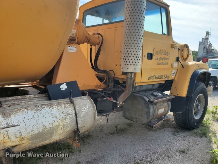 image for item GM9297 1995 Ford L8000  ready mix truck